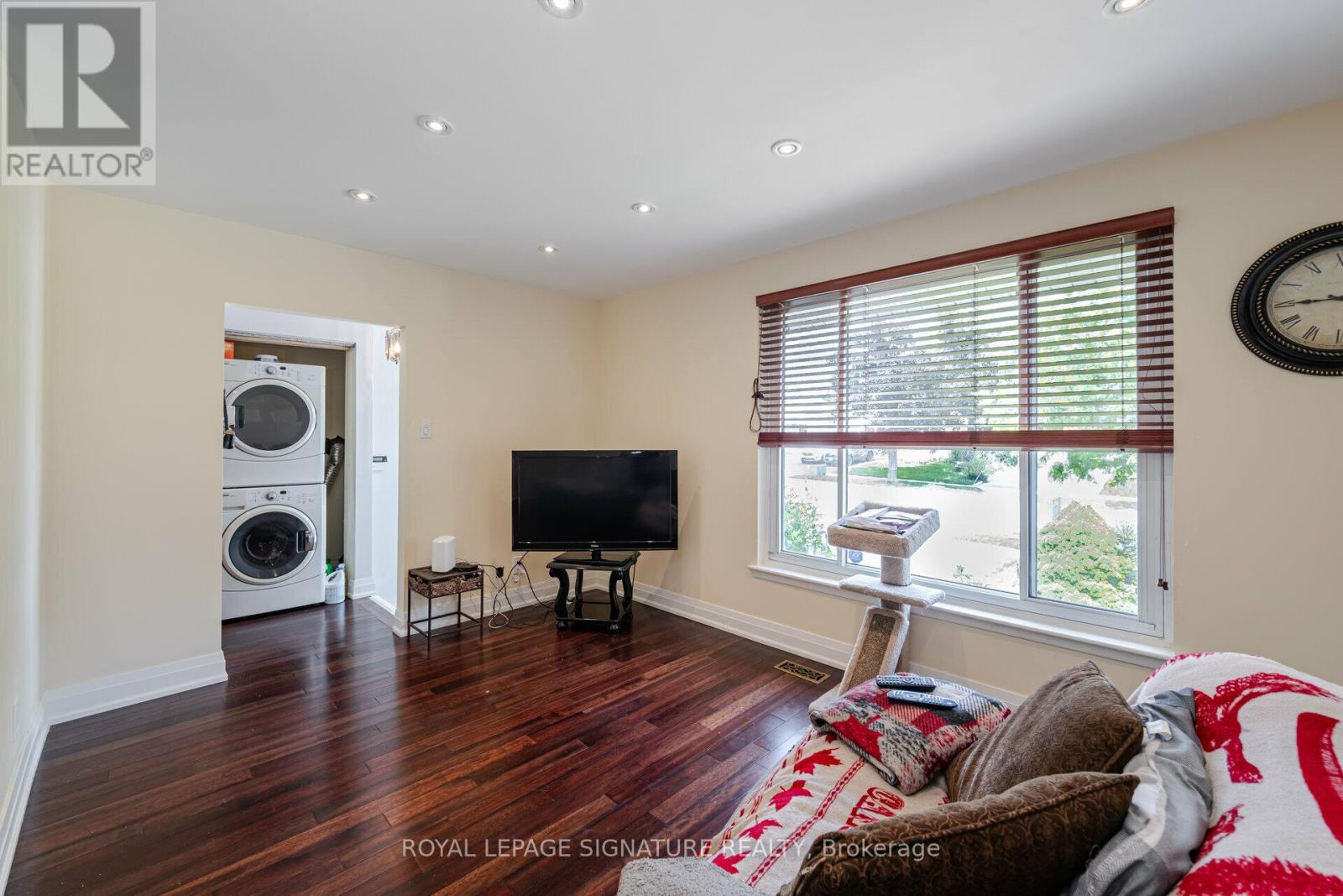 1474 Sandgate Crescent, Mississauga, Ontario  L5J 2E5 - Photo 8 - W12082234