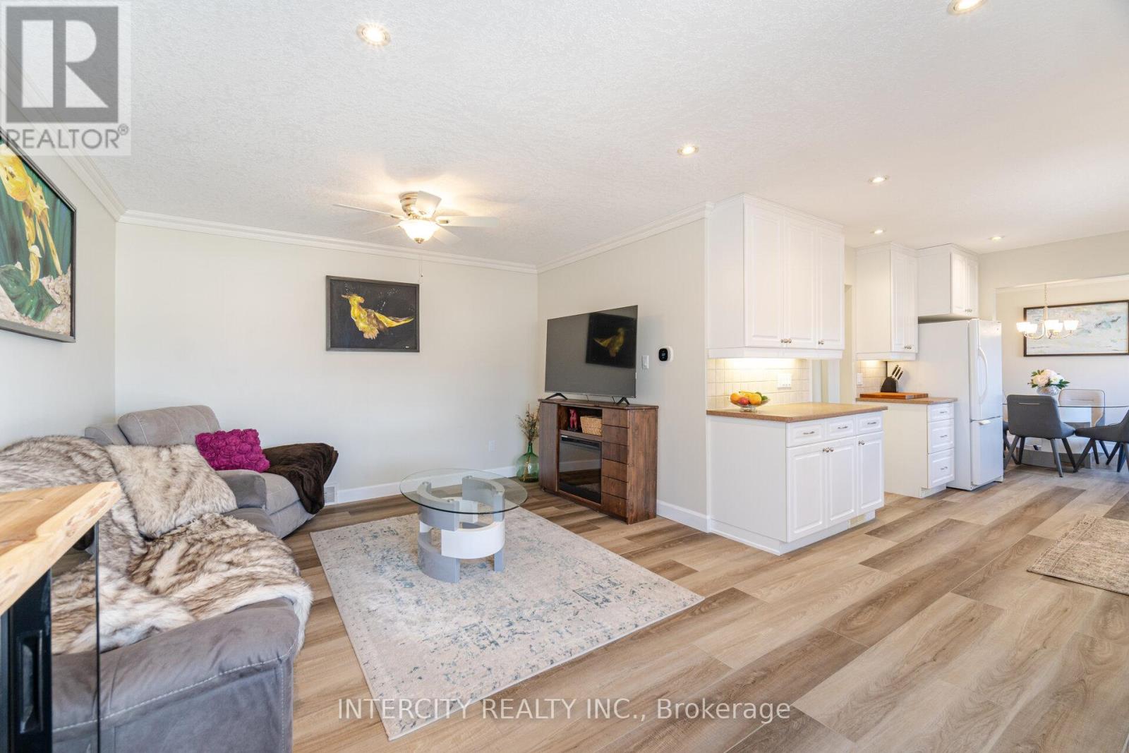 Property at 35 LOWER CANADA CRESCENT image 5