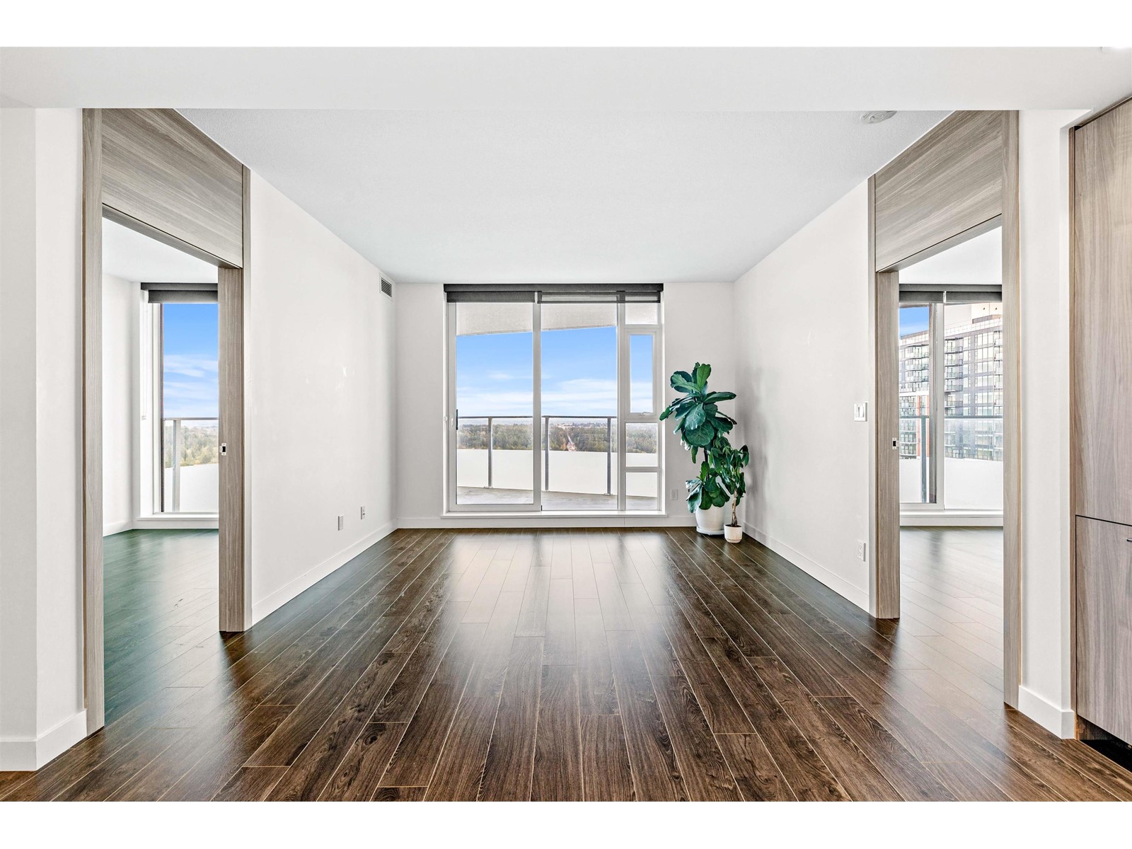 3707 9887 Whalley Boulevard, Surrey, British Columbia  V3T 0P4 - Photo 8 - R2990031