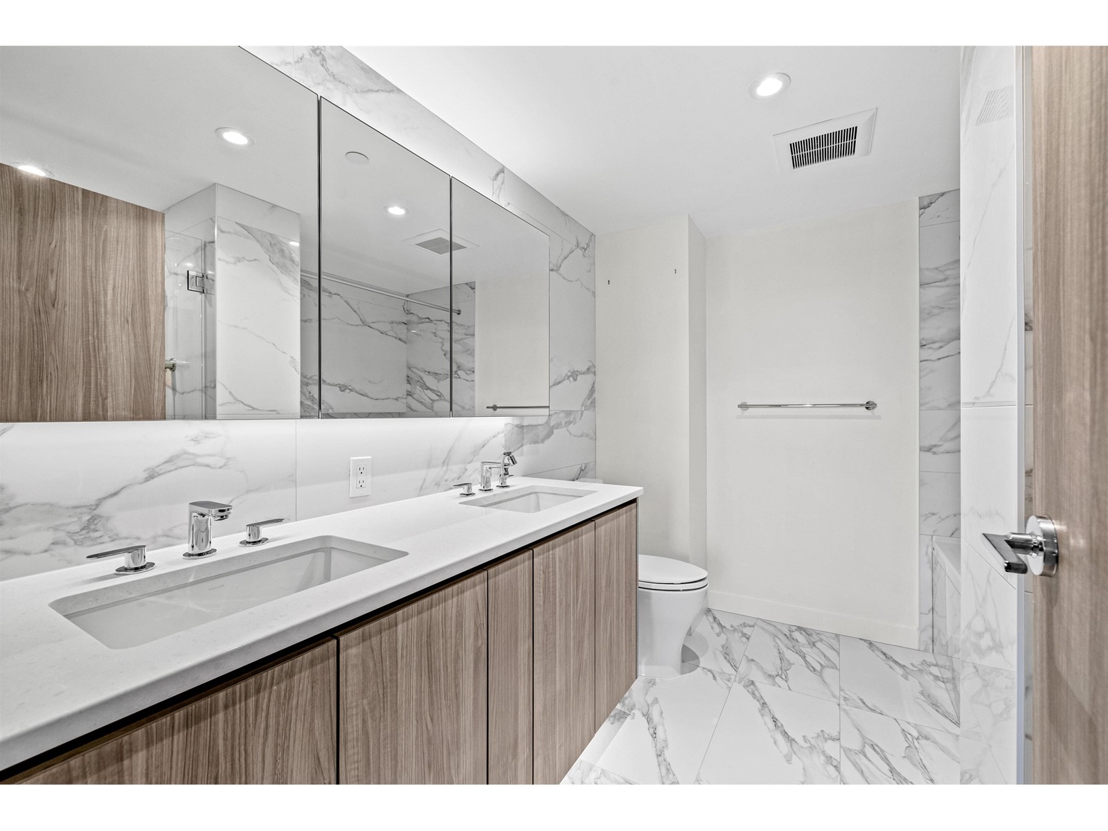 3707 9887 Whalley Boulevard, Surrey, British Columbia  V3T 0P4 - Photo 17 - R2990031
