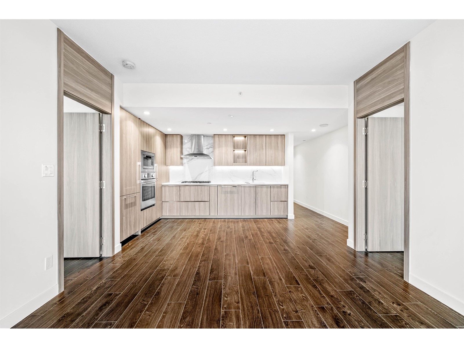 3707 9887 Whalley Boulevard, Surrey, British Columbia  V3T 0P4 - Photo 4 - R2990031