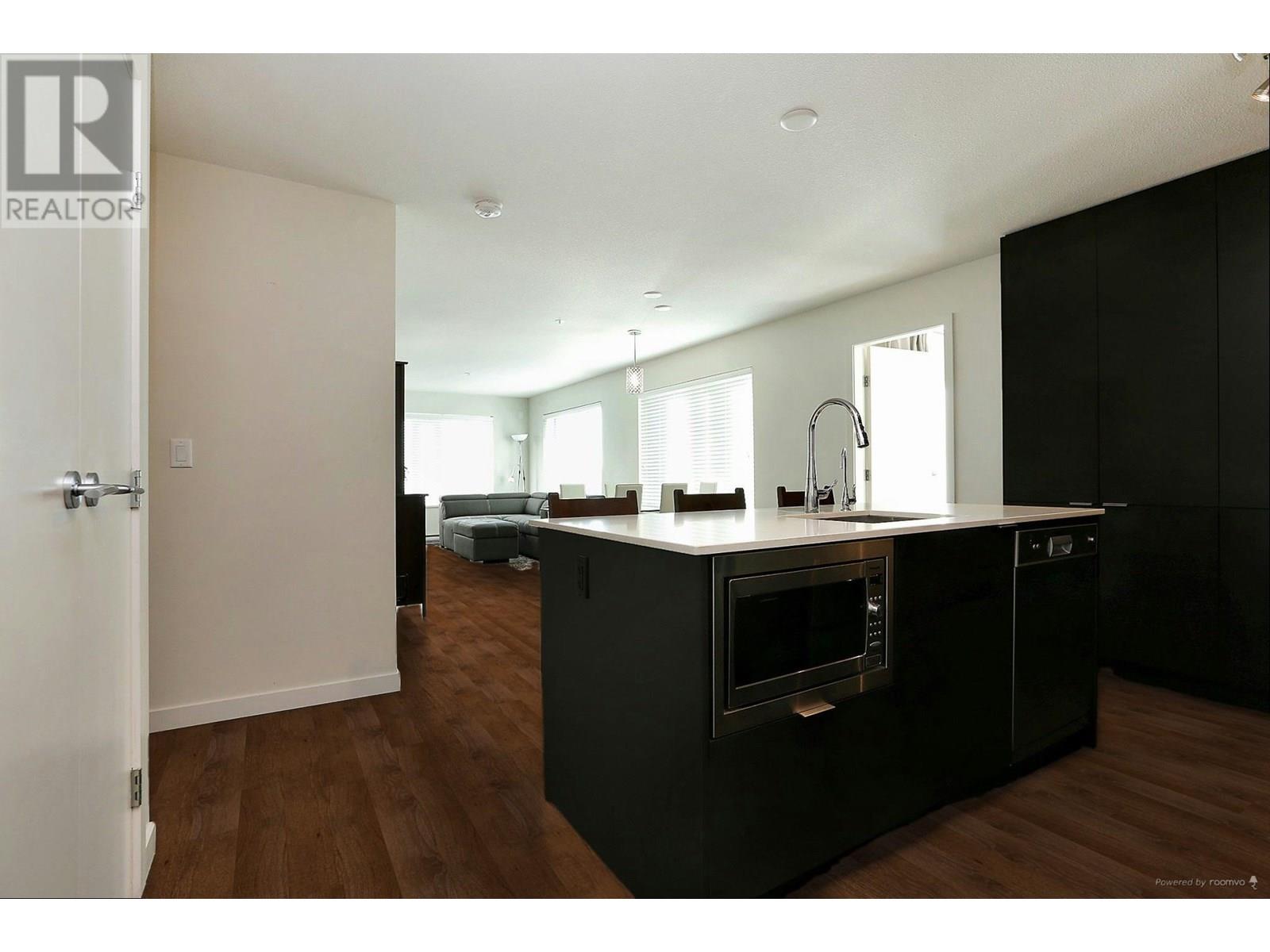 306 1673 Lloyd Avenue, North Vancouver, British Columbia  V7P 0A9 - Photo 2 - R2990077