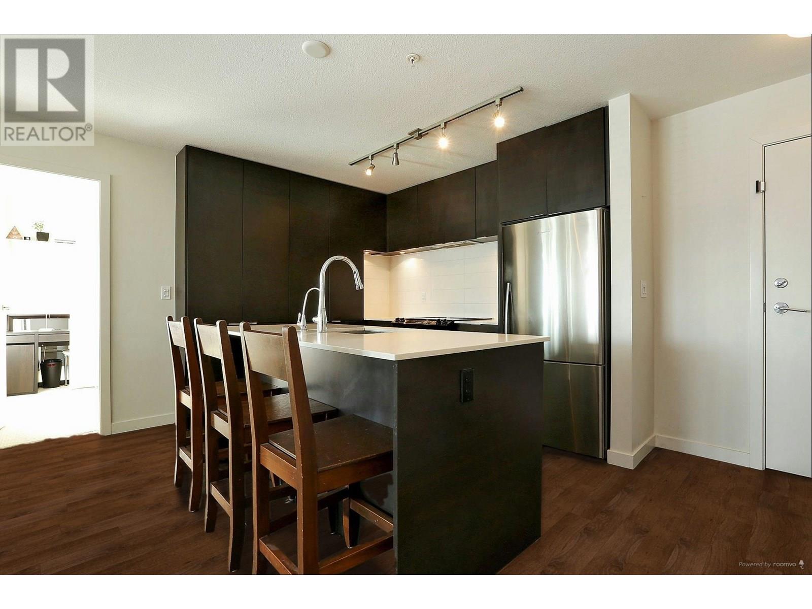 306 1673 Lloyd Avenue, North Vancouver, British Columbia  V7P 0A9 - Photo 3 - R2990077