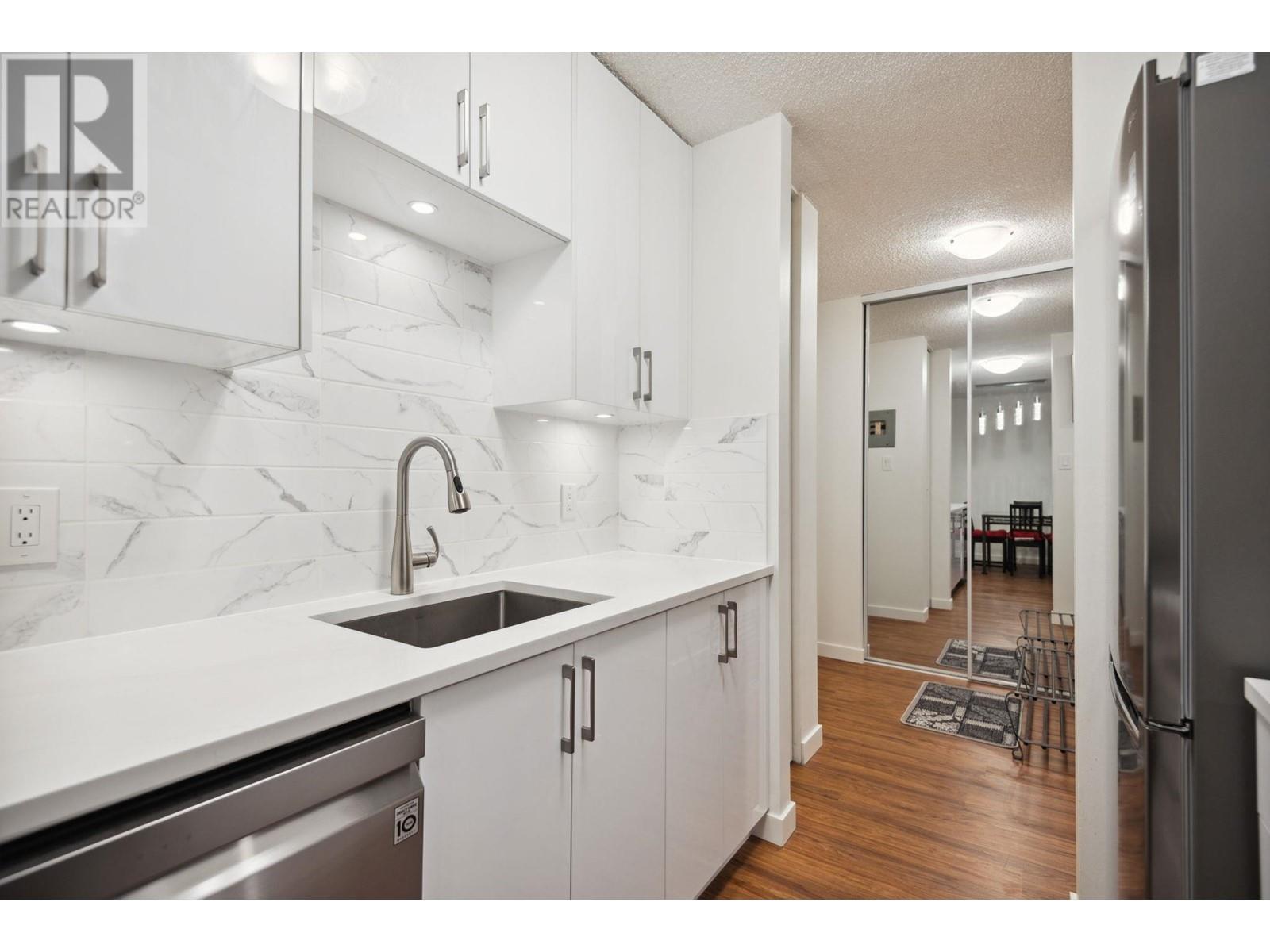 519 2012 Fullerton Avenue, North Vancouver, British Columbia  V7P 3E3 - Photo 2 - R2990083