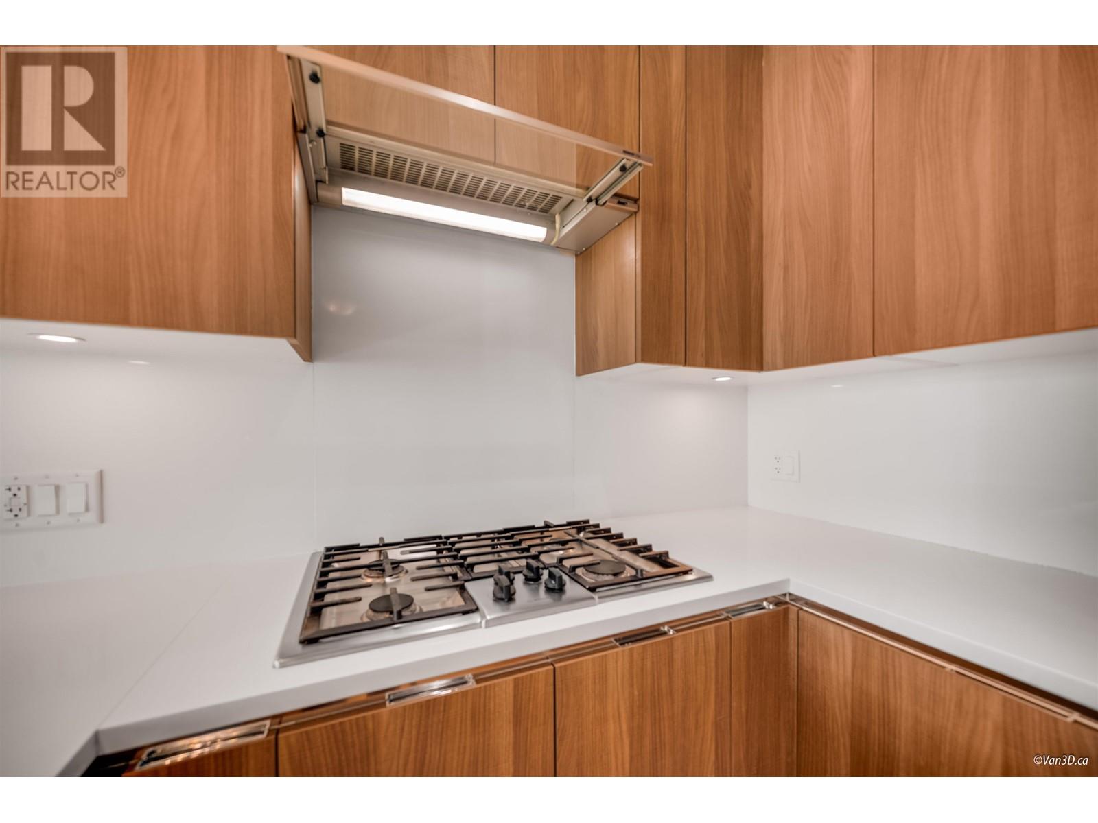 305 185 Victory Ship Way, North Vancouver, British Columbia  V7L 0G2 - Photo 12 - R2990087