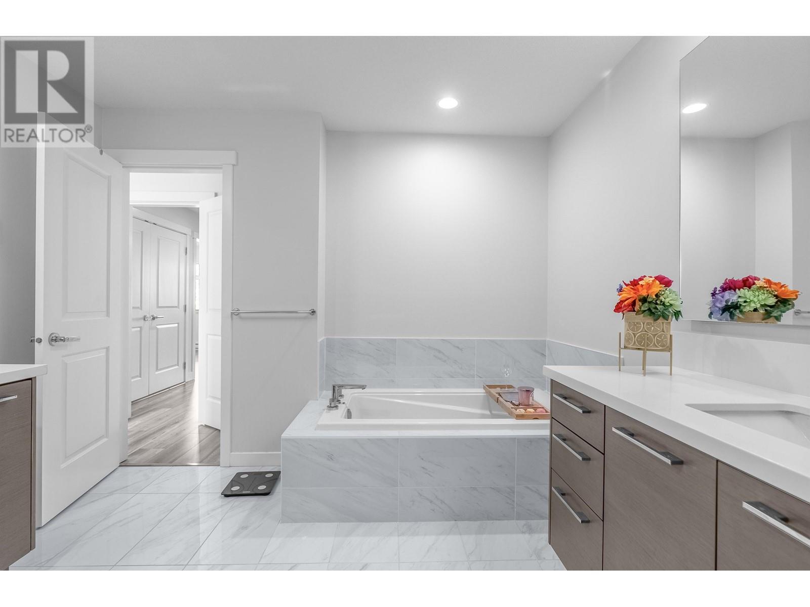 15 3400 Devonshire Avenue, Coquitlam, British Columbia  V3E 0L1 - Photo 16 - R2990096