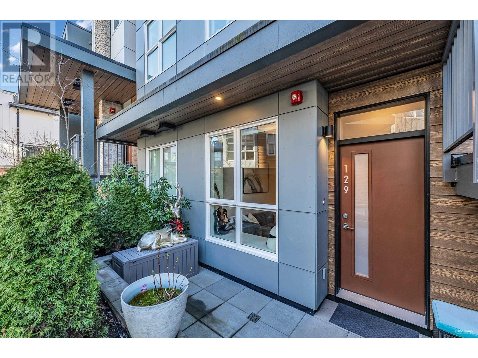 129 2060 Curling Road, North Vancouver, British Columbia  V7P 0C6 - Photo 1 - R2990108