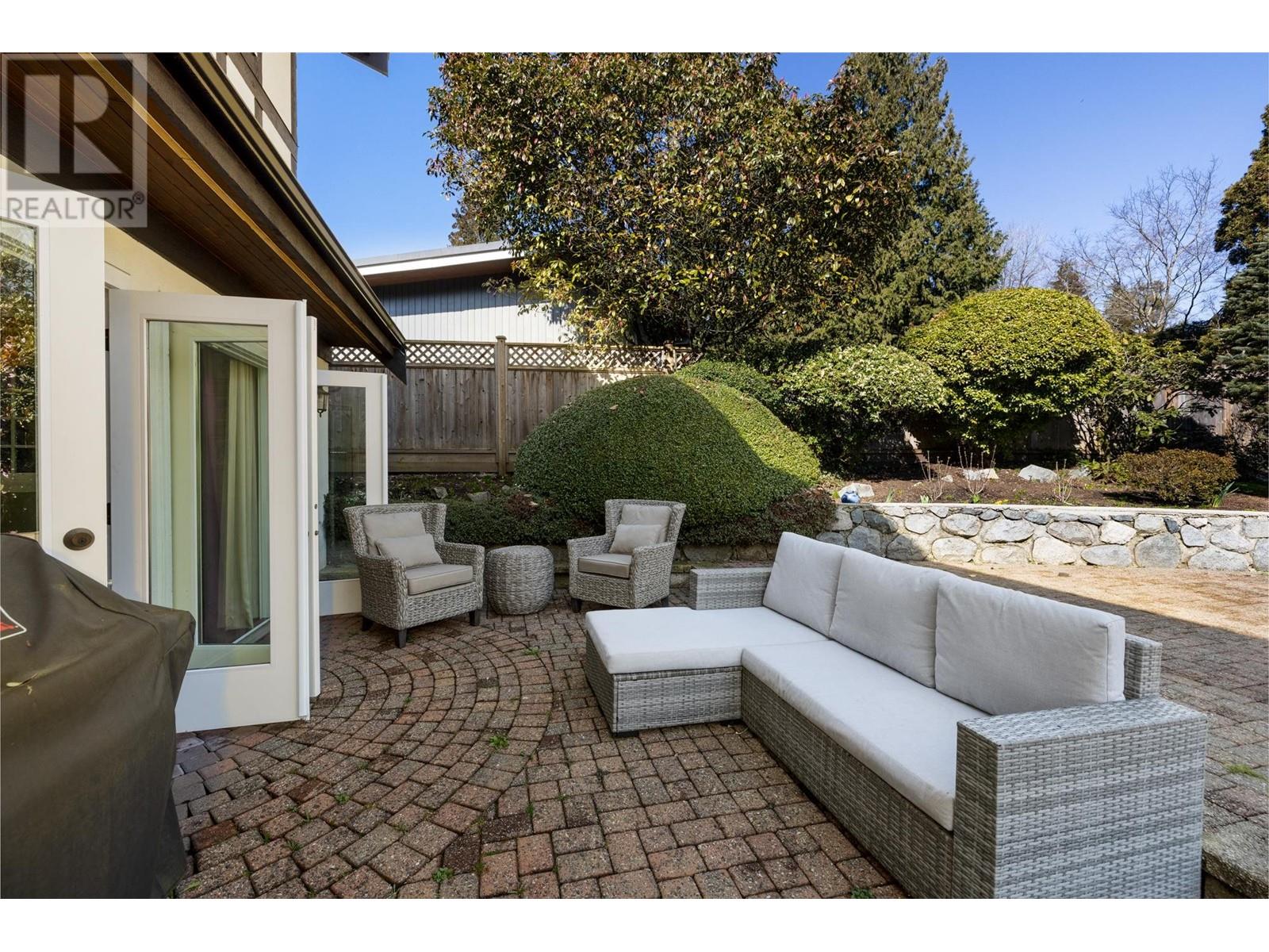 427 Newlands Road, West Vancouver, British Columbia  V7T 1W2 - Photo 12 - R2990130
