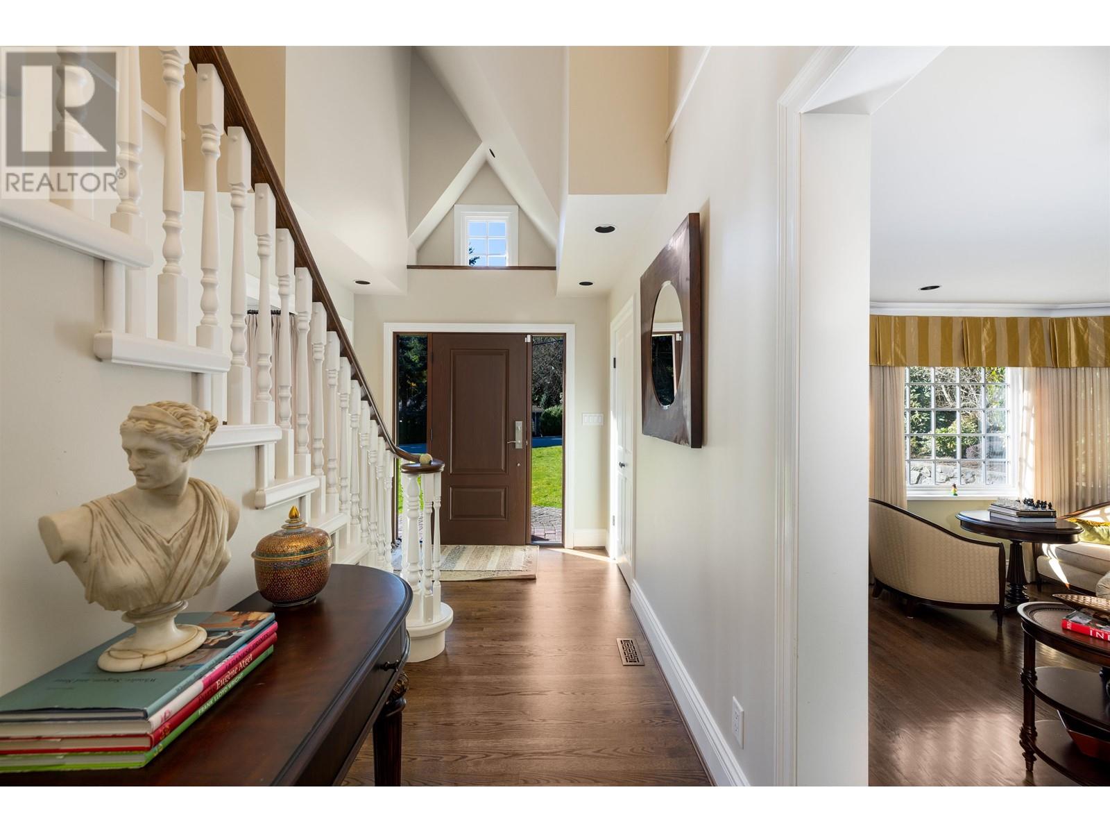 Property at 427 NEWLANDS ROAD image 4