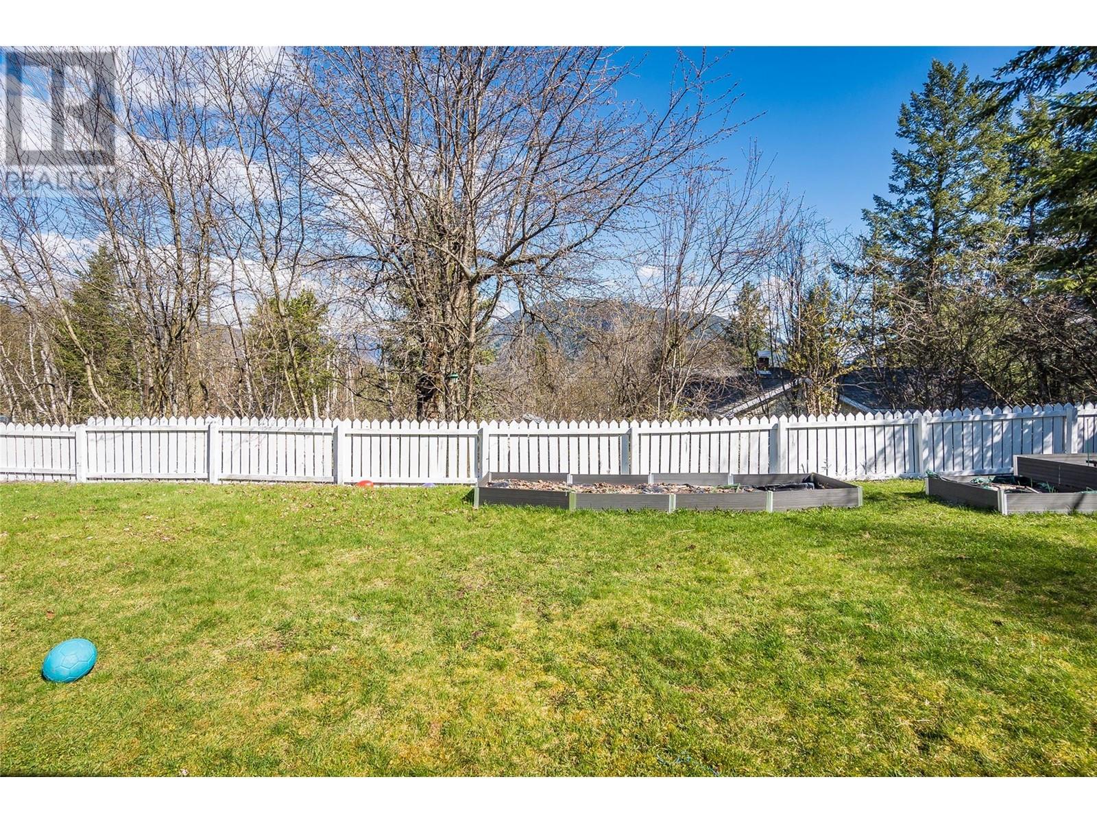 1907 Riverside Crescent, Castlegar, British Columbia  V1N 3W5 - Photo 45 - 10343261