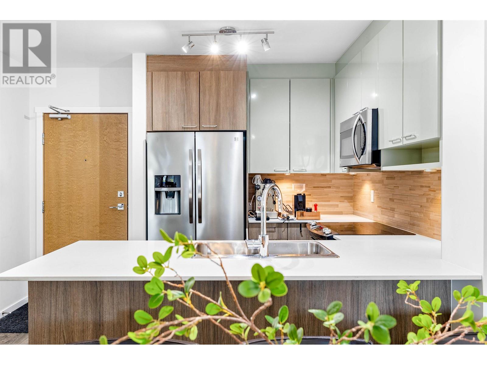 308 210 Lebleu Street, Coquitlam, British Columbia  V3K 4L6 - Photo 2 - R2990010