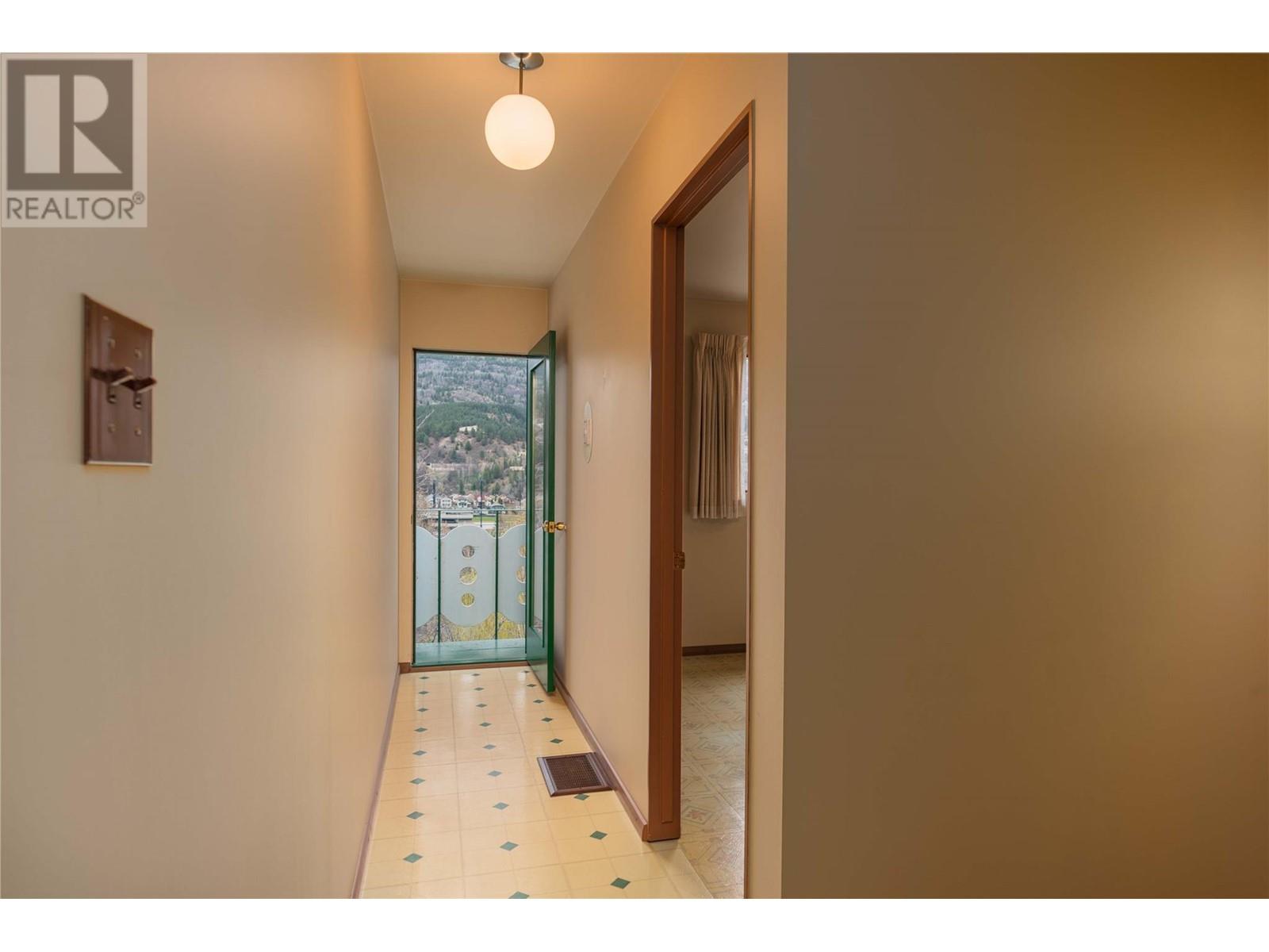 Property at 2042 Oak Street image 2