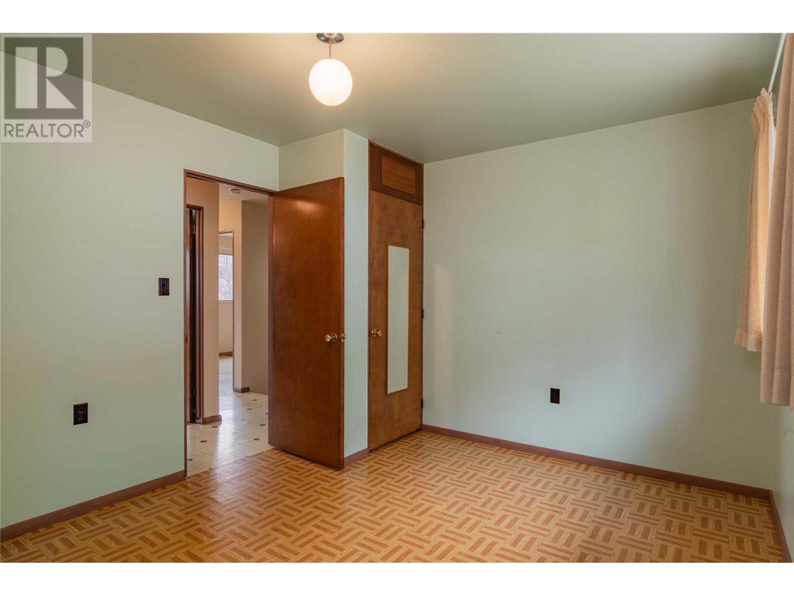 Property at 2042 Oak Street image 5