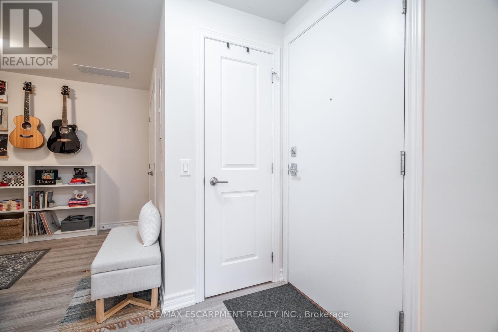 Property at 208 - 40 ESPLANDE LANE image 3