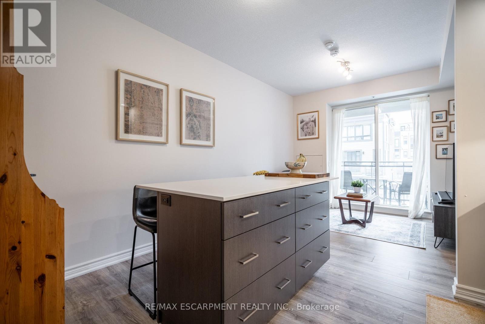 Property at 208 - 40 ESPLANDE LANE image 4