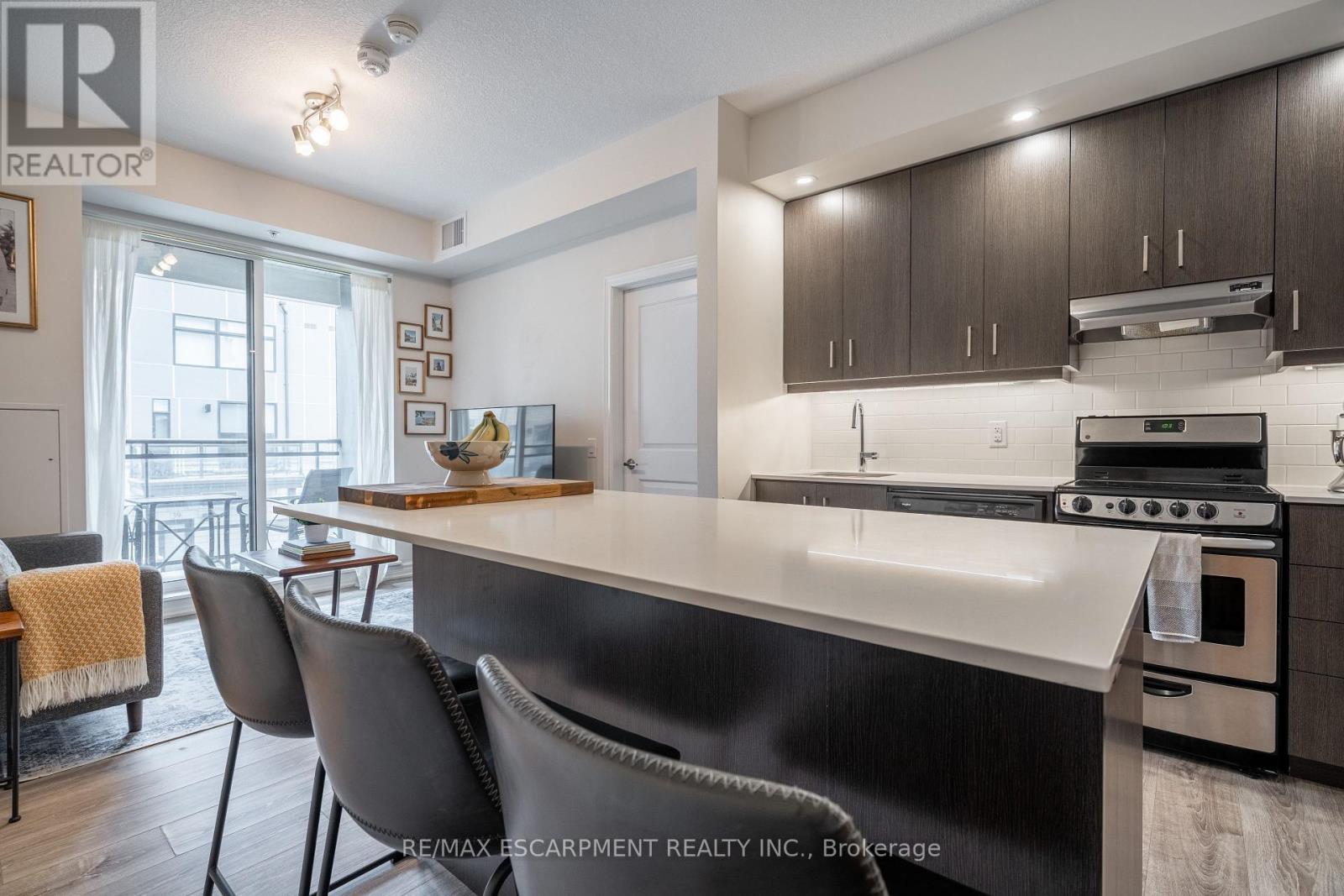 Property at 208 - 40 ESPLANDE LANE image 5