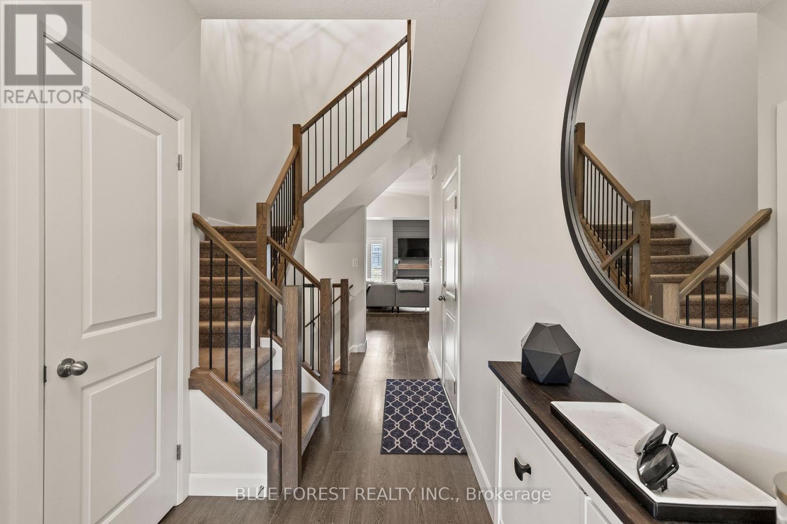 Property at 14 - 600 GUINESS WAY image 3