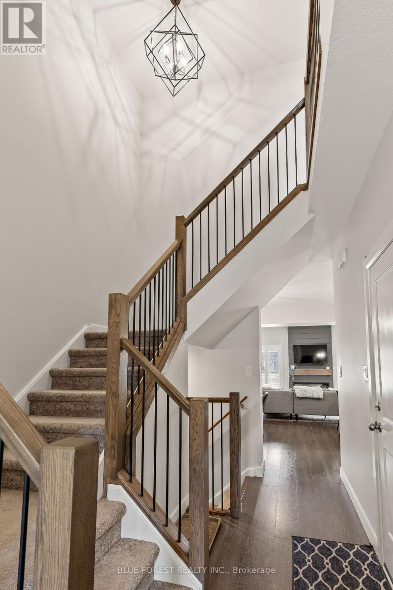 Property at 14 - 600 GUINESS WAY image 5