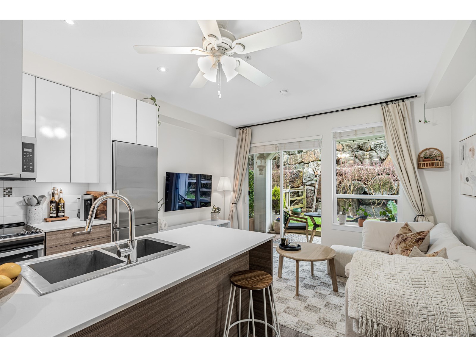 Property at 107 16396 64 AVENUE image 2