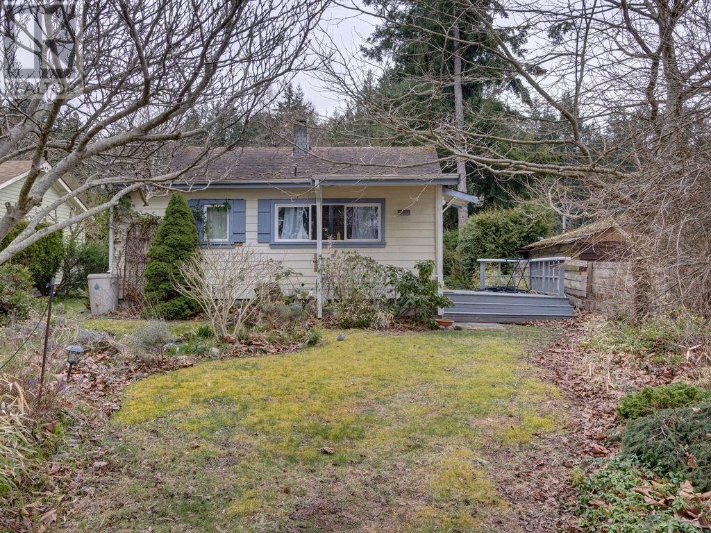 Property at 6003 SECHELT INLET ROAD image 2