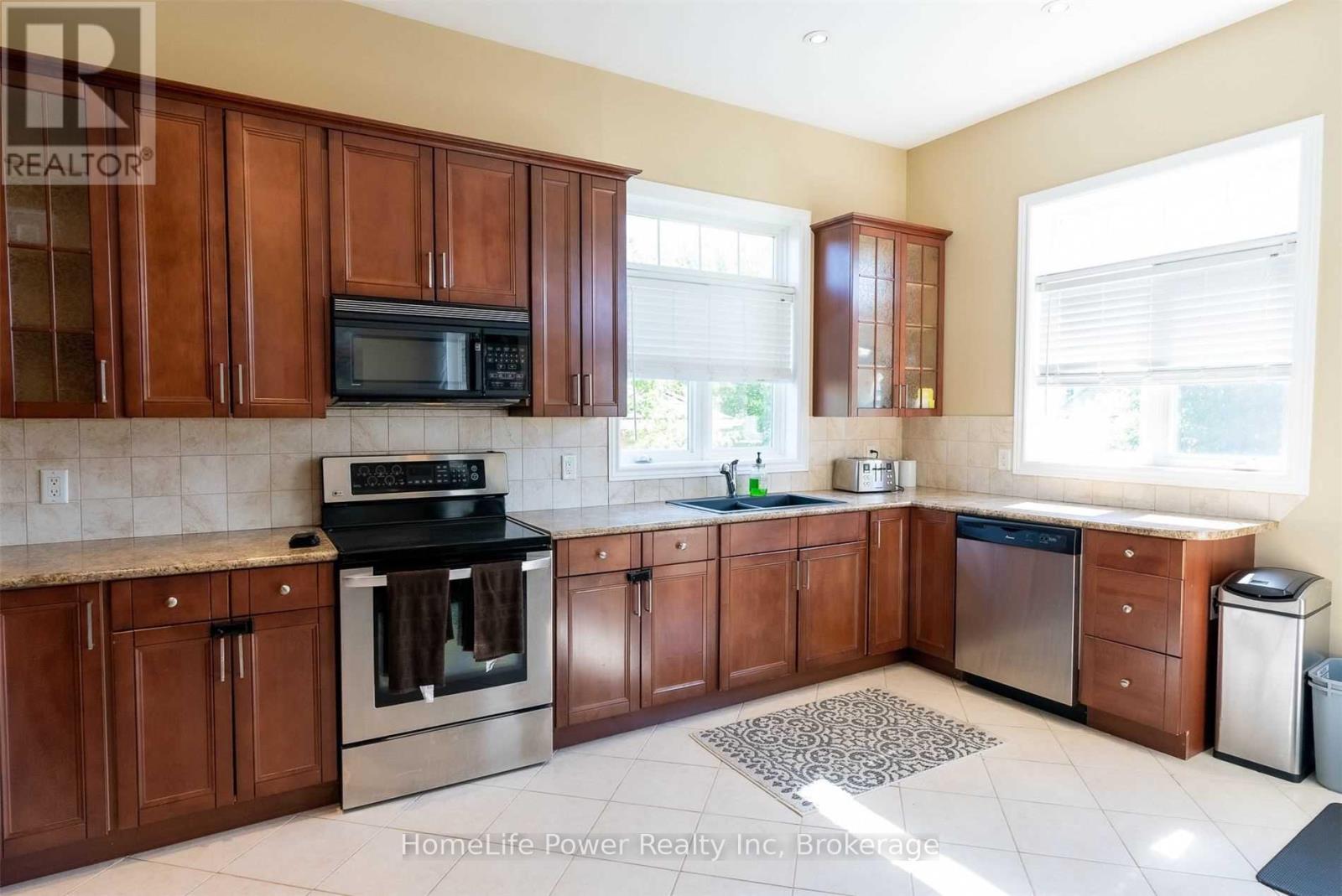 8 Bianca Drive, Niagara-On-The-Lake, Ontario  L0S 1J0 - Photo 13 - X12082329