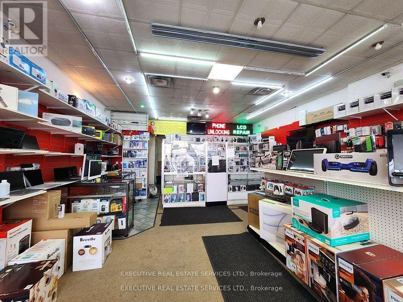 26 Rexdale Boulevard S, Toronto, Ontario  M9W 5Z3 - Photo 4 - W12082323