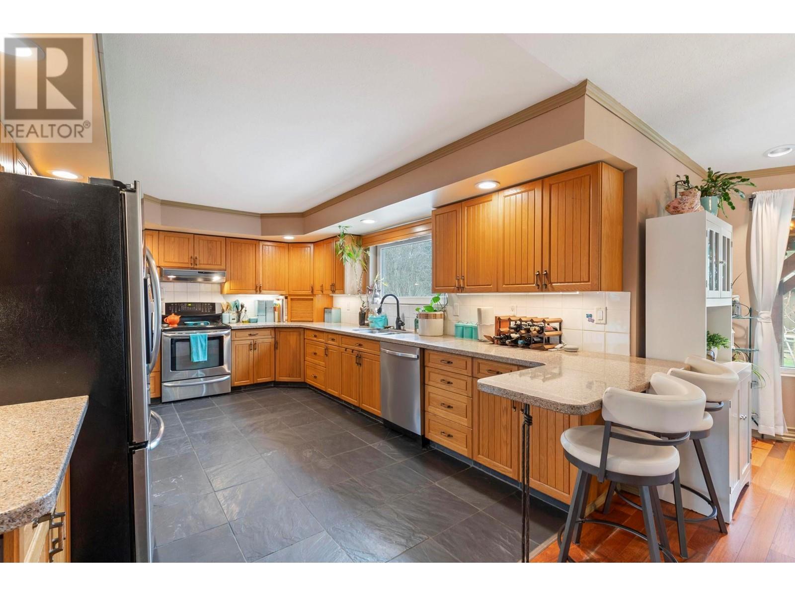 Property at 5810 50 Street NE image 2