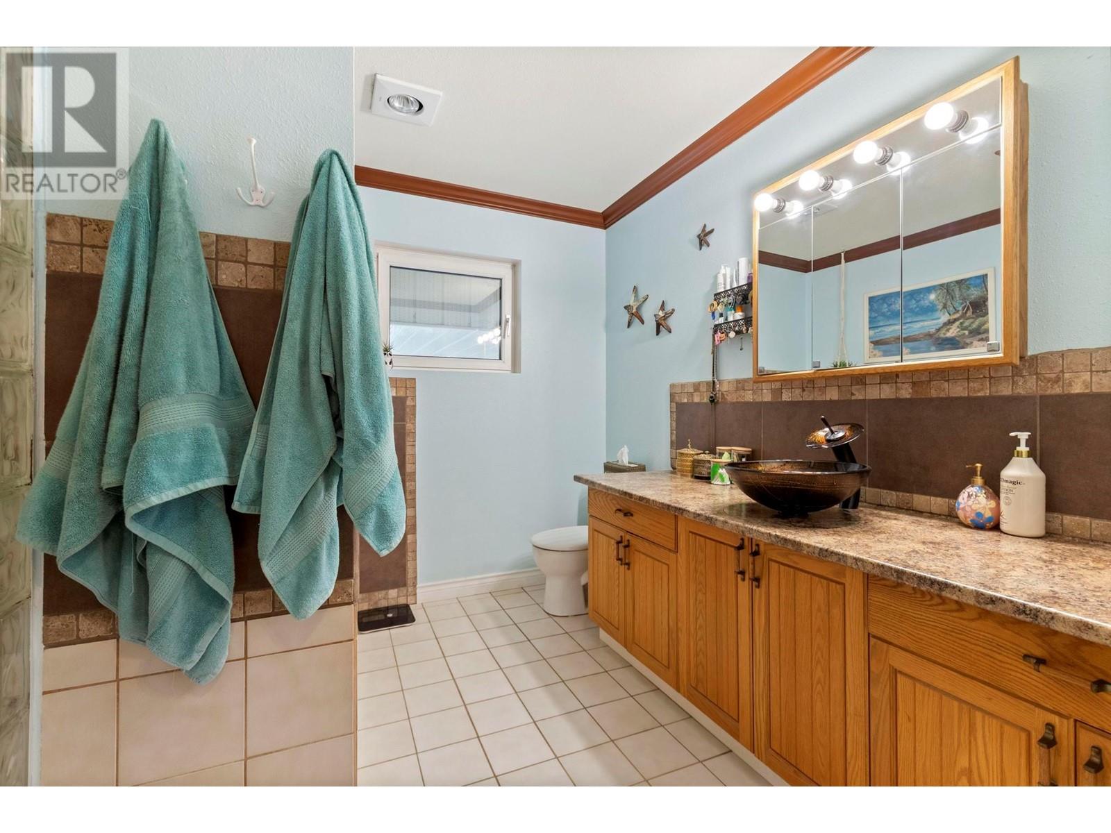 5810 50 Street Ne, Salmon Arm, British Columbia  V0E 1K0 - Photo 11 - 10343405