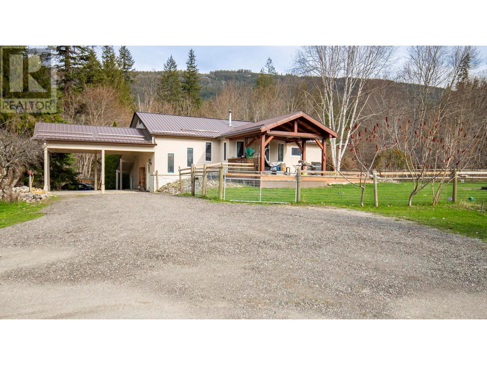 5810 50 Street Ne, Salmon Arm, British Columbia  V0E 1K0 - Photo 2 - 10343405