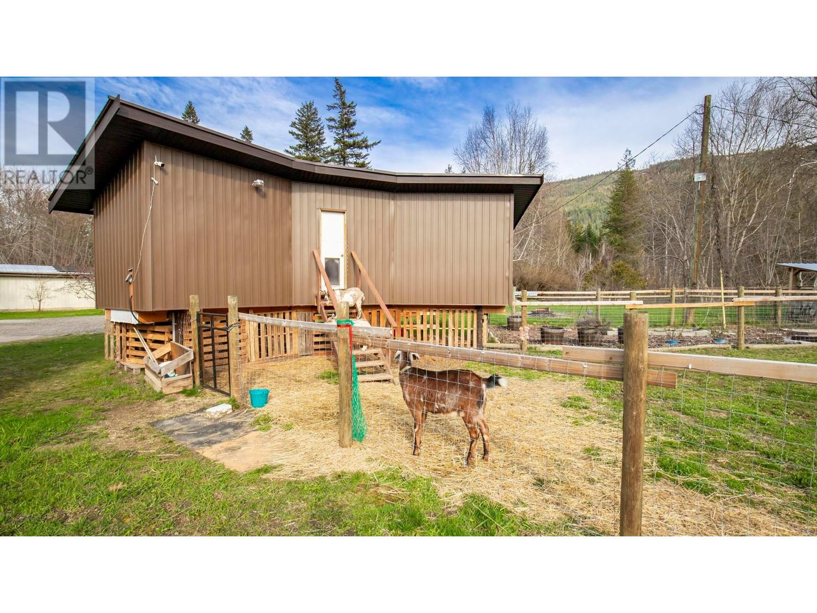 5810 50 Street Ne, Salmon Arm, British Columbia  V0E 1K0 - Photo 42 - 10343405
