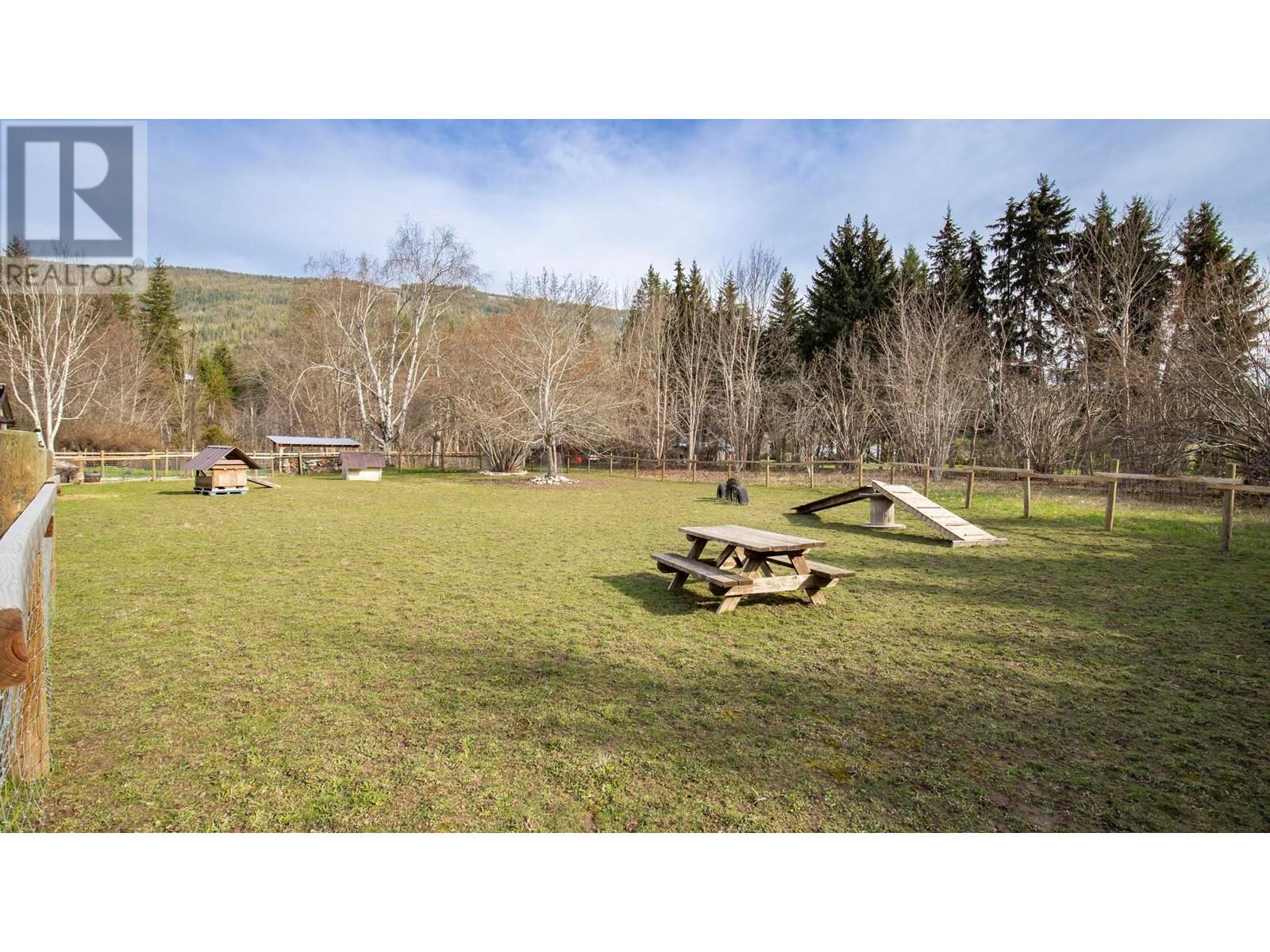 5810 50 Street Ne, Salmon Arm, British Columbia  V0E 1K0 - Photo 41 - 10343405