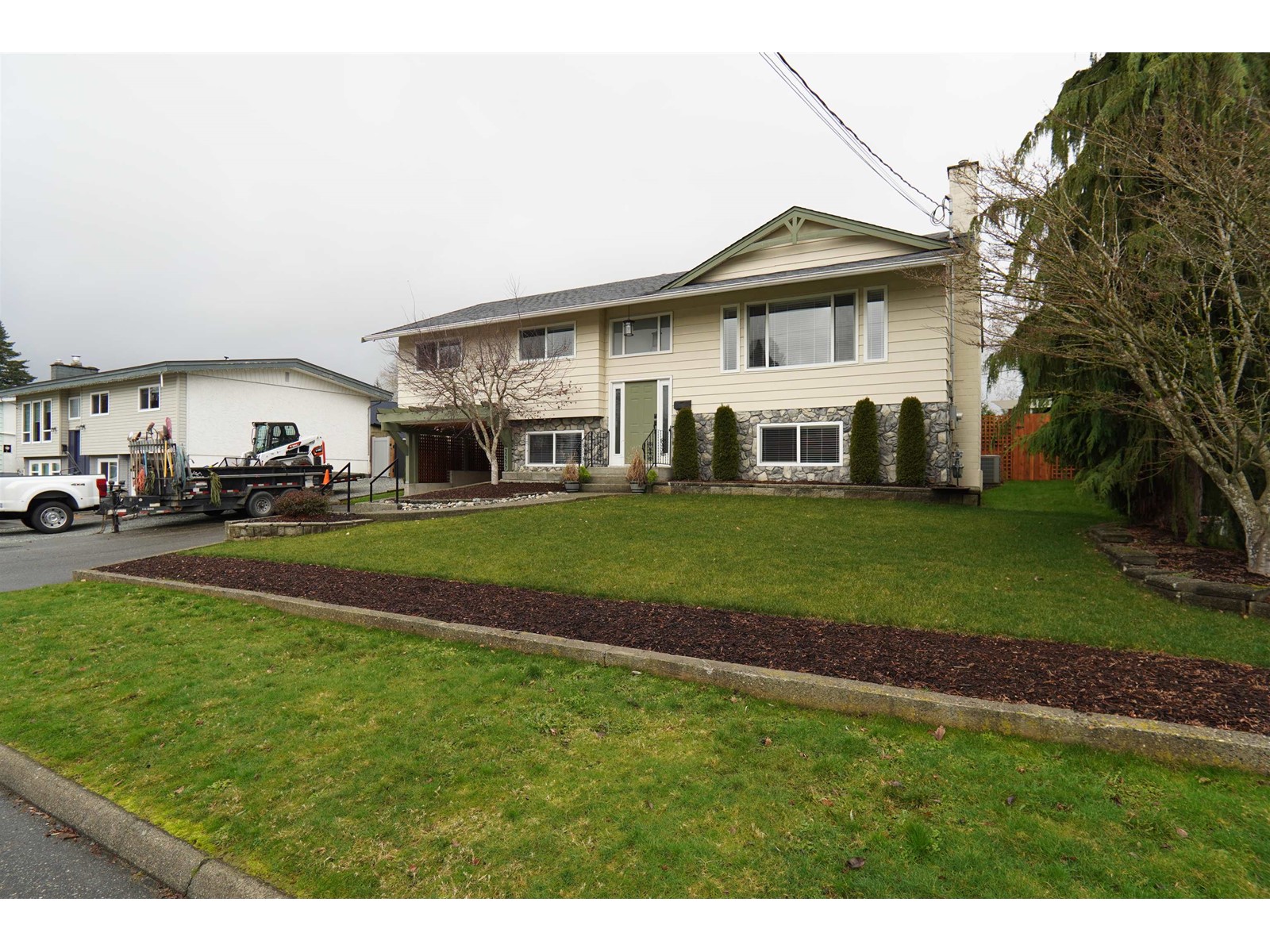 32277 Diamond Avenue, Mission, British Columbia  V2V 1M3 - Photo 2 - C8066100