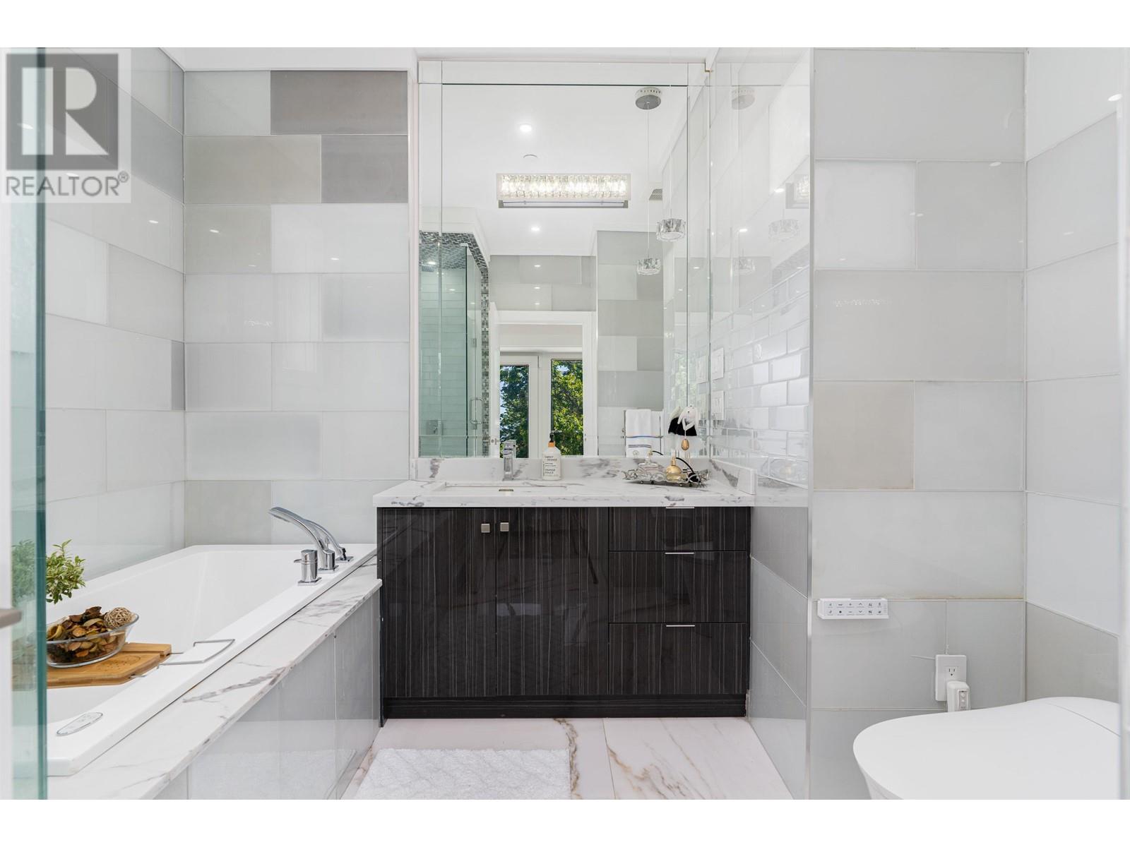 1265 E 26th Avenue, Vancouver, British Columbia  V5V 2J9 - Photo 12 - R2990182