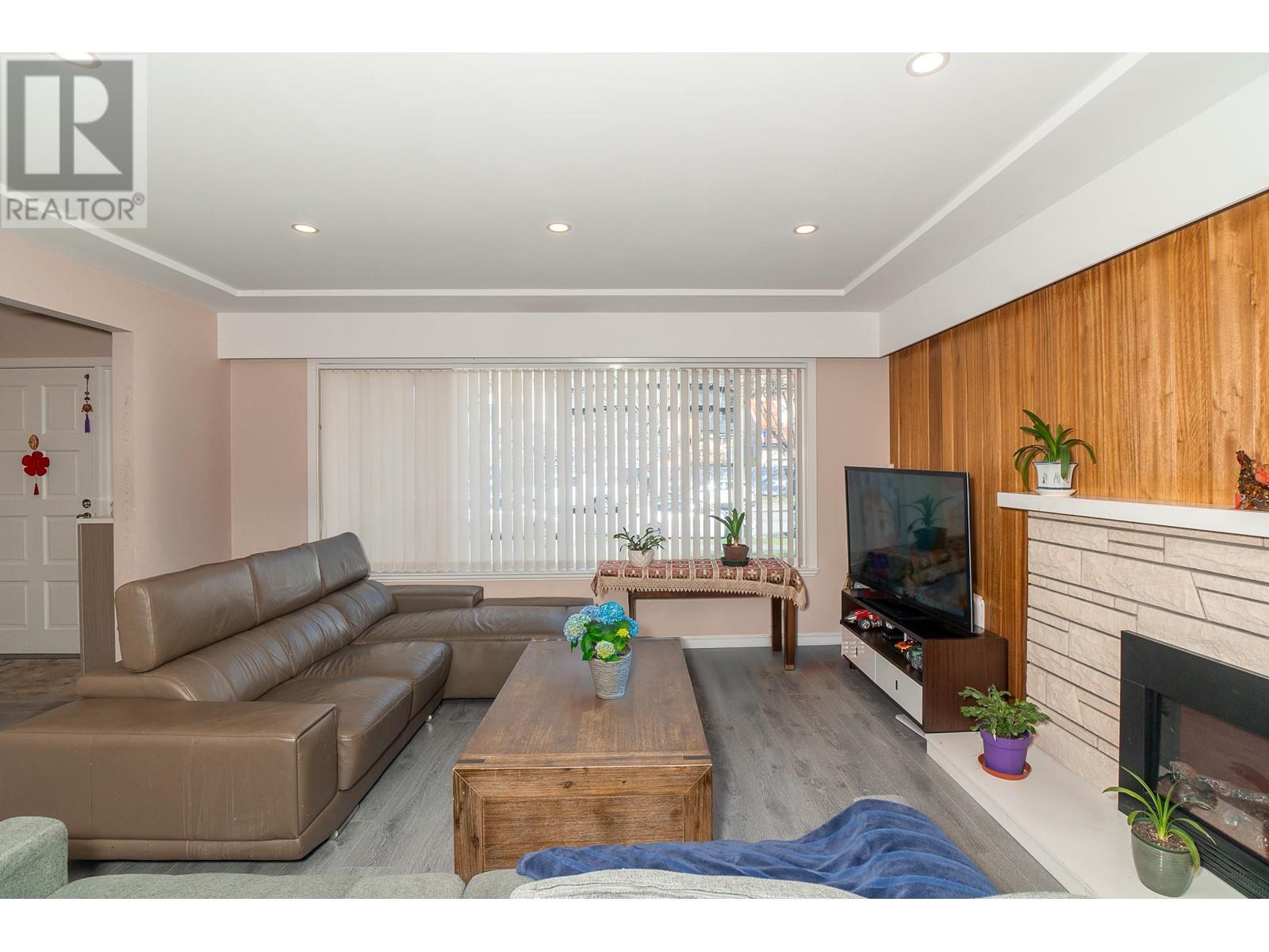 578 W 59th Avenue, Vancouver, British Columbia  V6P 1X5 - Photo 3 - R2990141
