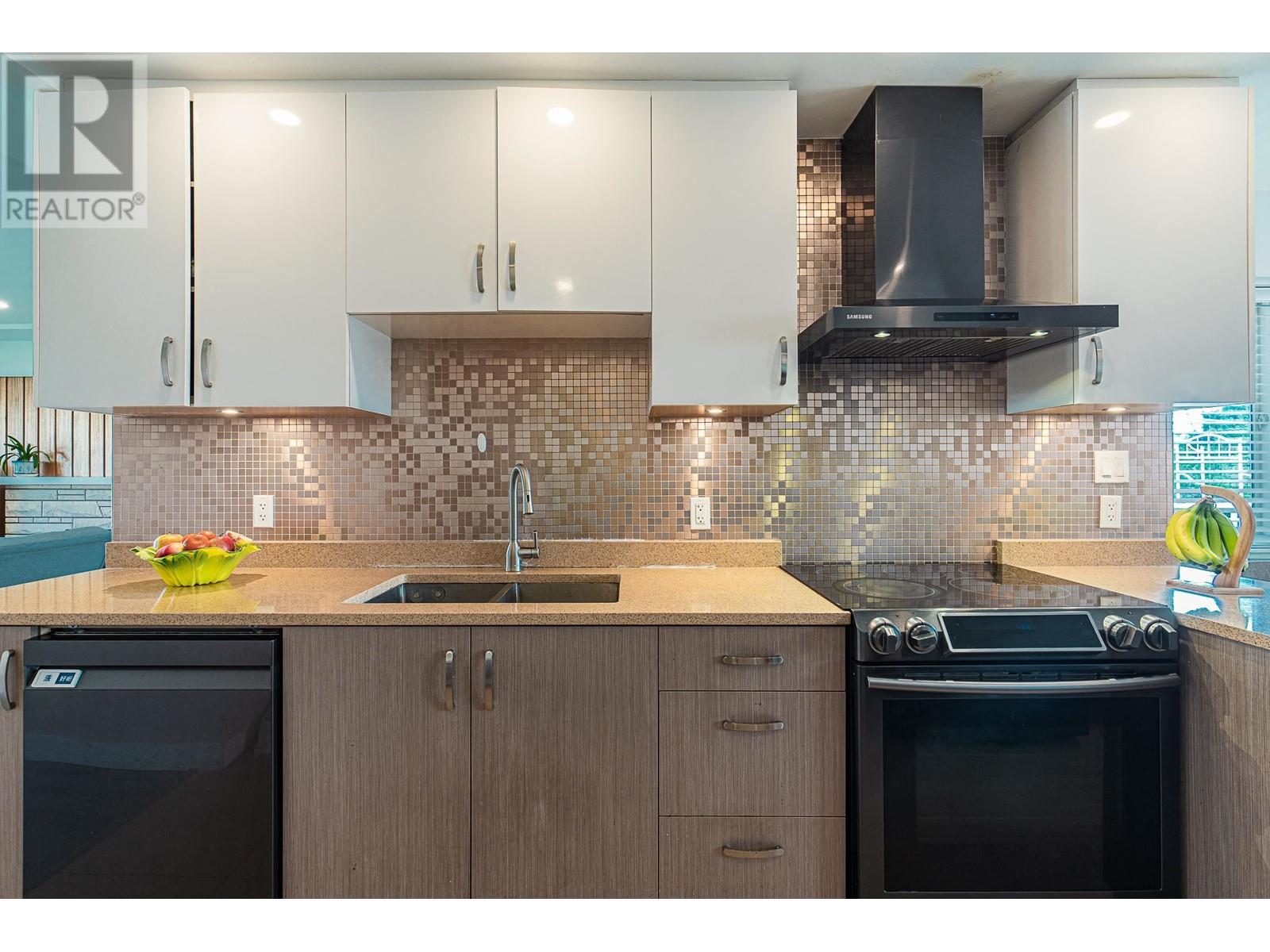 578 W 59th Avenue, Vancouver, British Columbia  V6P 1X5 - Photo 6 - R2990141