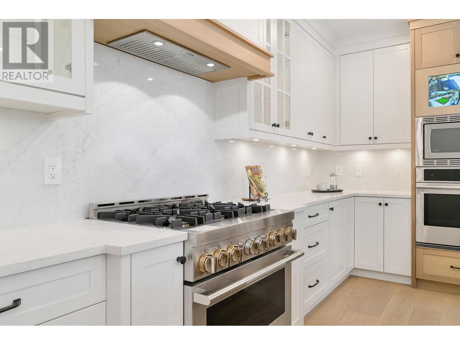 3031 Fromme Road, North Vancouver, British Columbia  V7K 2C8 - Photo 7 - R2990168