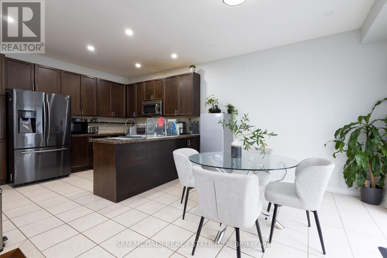 12 Homeview Road, Brampton, Ontario  L6P 2L9 - Photo 9 - W12082366