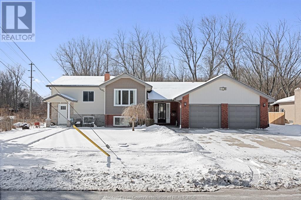 Property at 820 BOUFFARD image 2