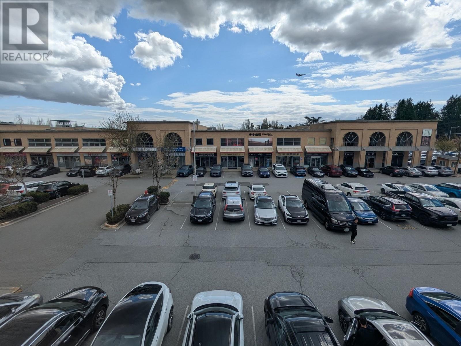 Listing Picture 8 of 10 : 1228 3779 SEXSMITH ROAD, Richmond / 烈治文 - 魯藝地產 Yvonne Lu Group - MLS Medallion Club Member