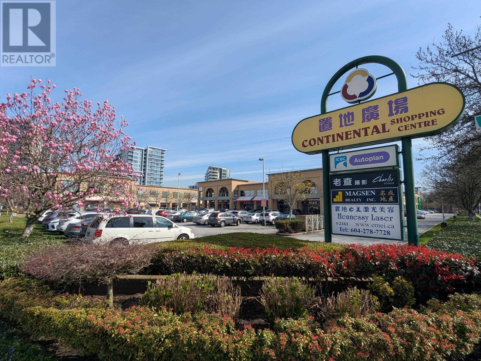 Listing Picture 9 of 10 : 1228 3779 SEXSMITH ROAD, Richmond / 烈治文 - 魯藝地產 Yvonne Lu Group - MLS Medallion Club Member