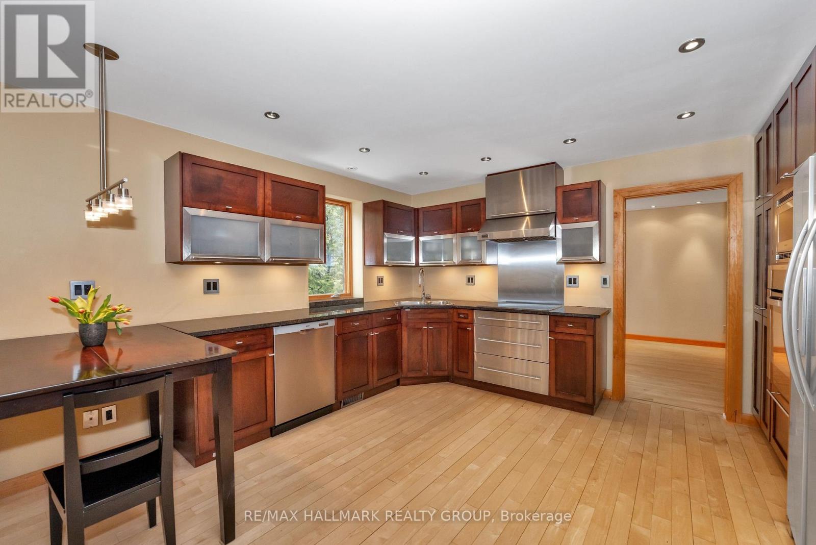 42 Twilight (Davidson) Crescent, Ottawa, Ontario  K1J 6M3 - Photo 14 - X12082396