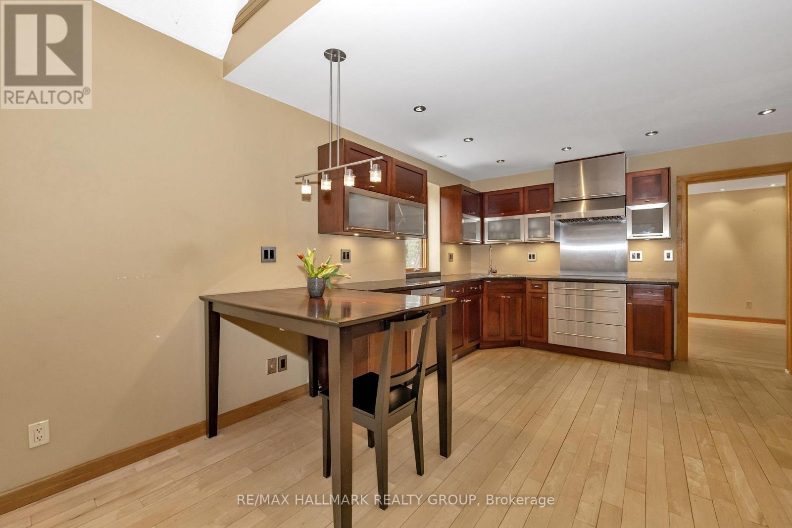 42 Twilight (Davidson) Crescent, Ottawa, Ontario  K1J 6M3 - Photo 16 - X12082396