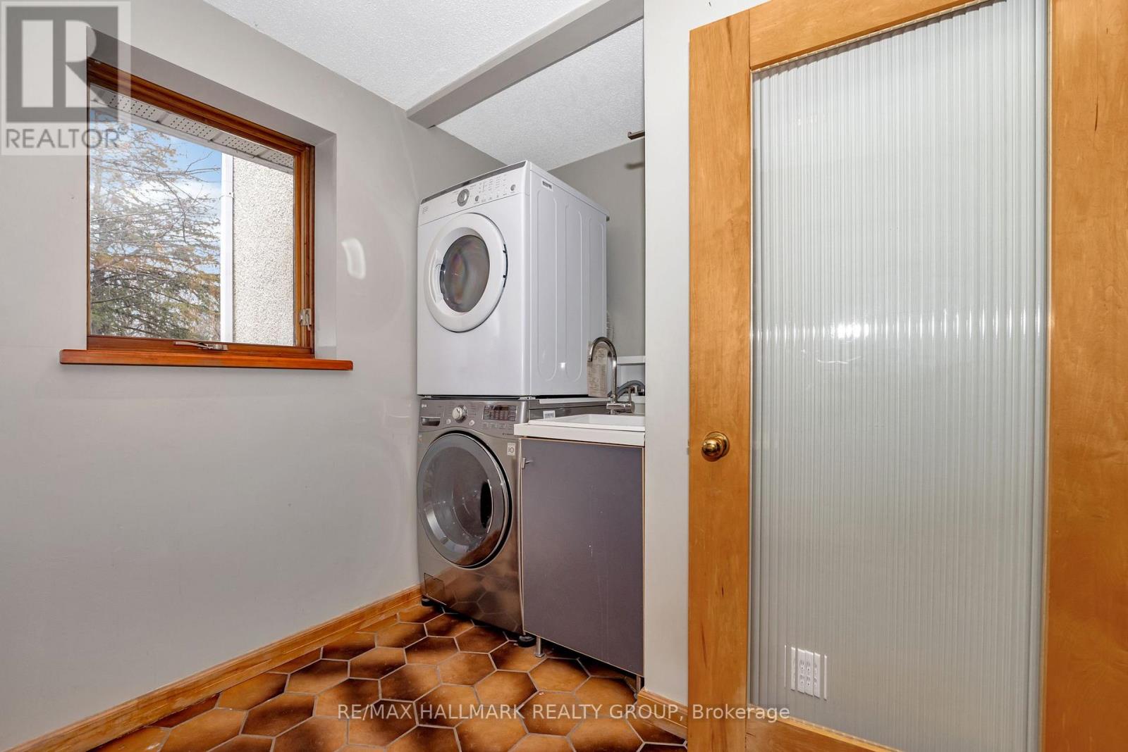 42 Twilight (Davidson) Crescent, Ottawa, Ontario  K1J 6M3 - Photo 22 - X12082396