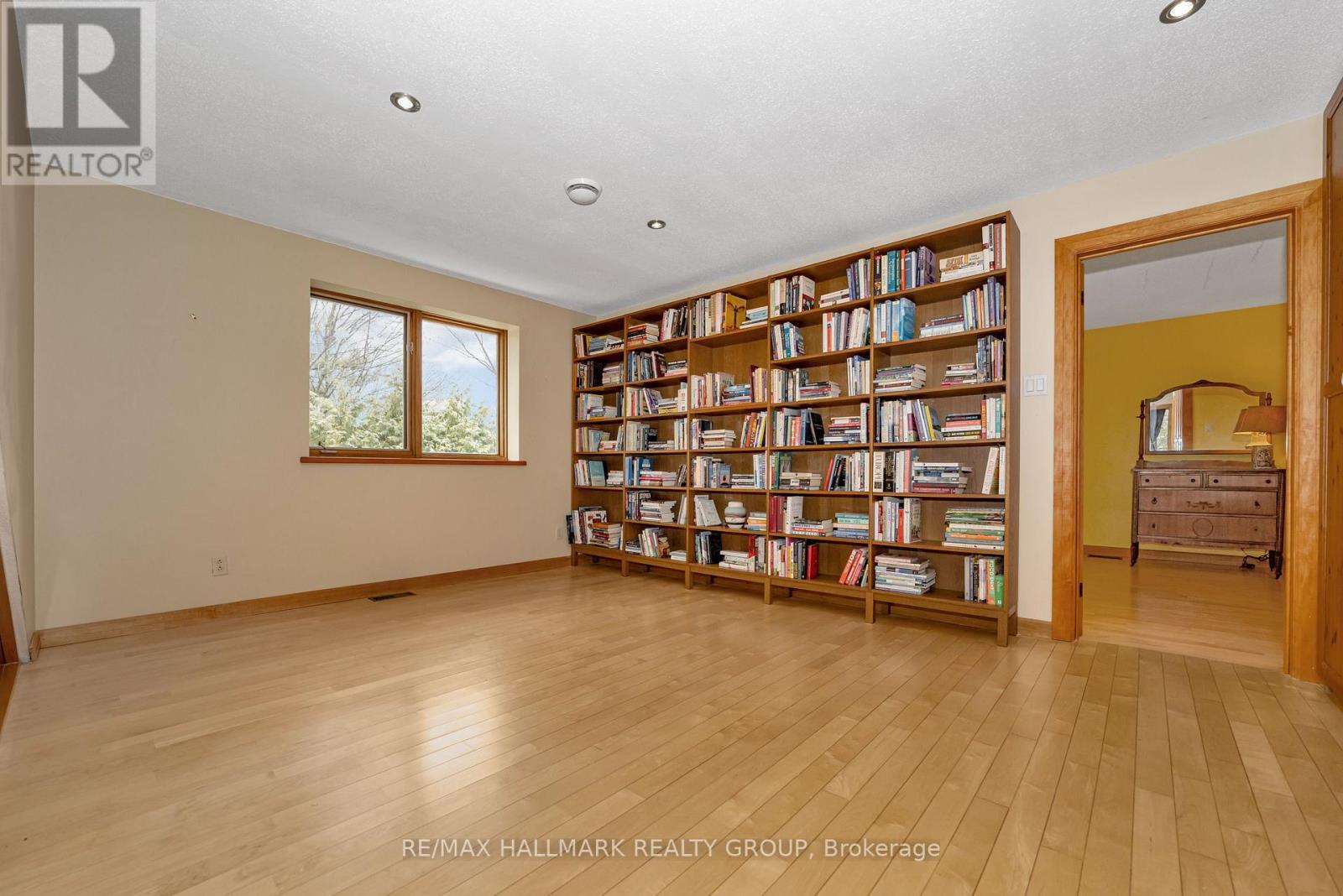 42 Twilight (Davidson) Crescent, Ottawa, Ontario  K1J 6M3 - Photo 31 - X12082396