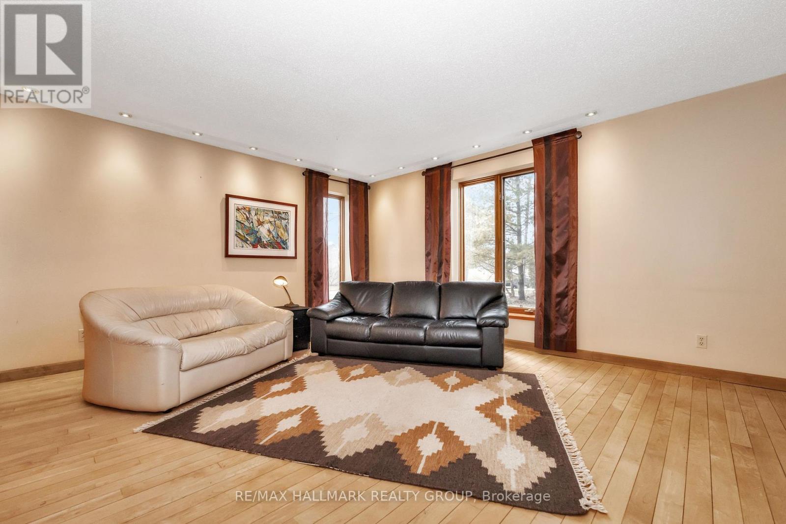 42 Twilight (Davidson) Crescent, Ottawa, Ontario  K1J 6M3 - Photo 6 - X12082396
