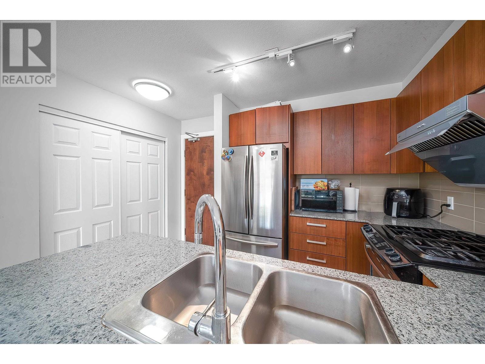 214 5885 Irmin Street, Burnaby, British Columbia  V5J 0C2 - Photo 3 - R2989446