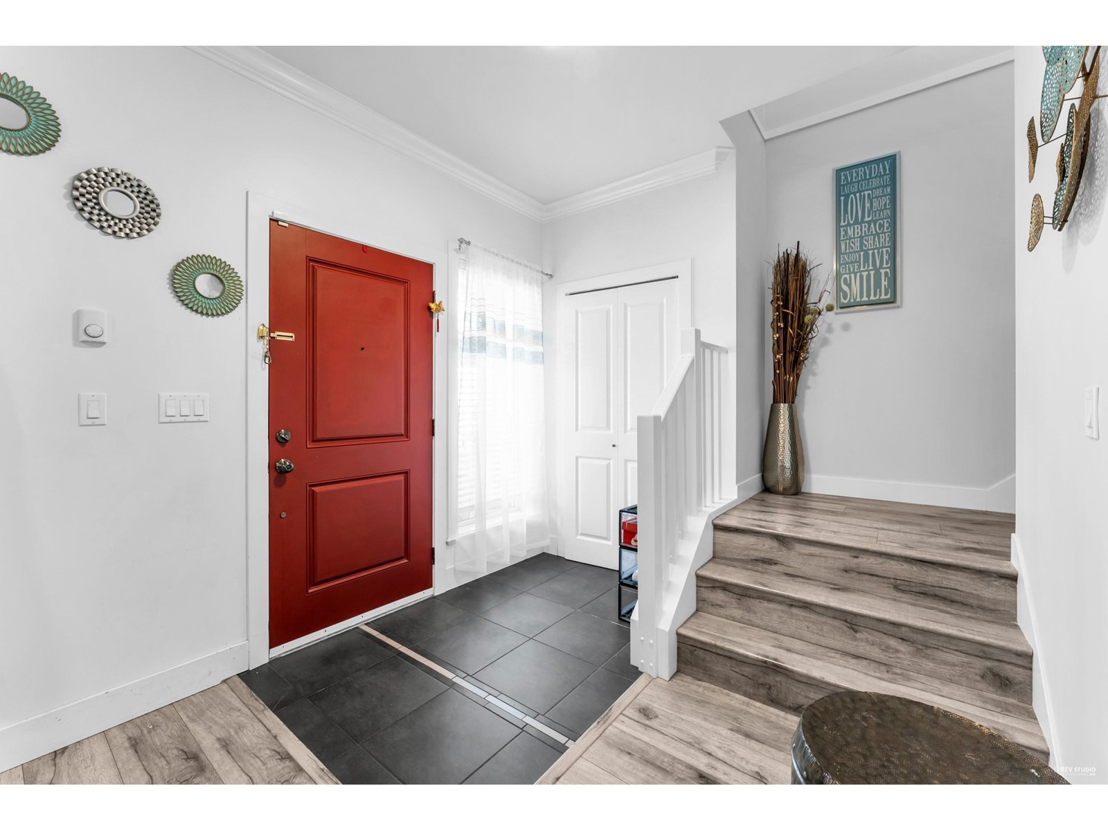 Property at 6686 192 STREET image 3