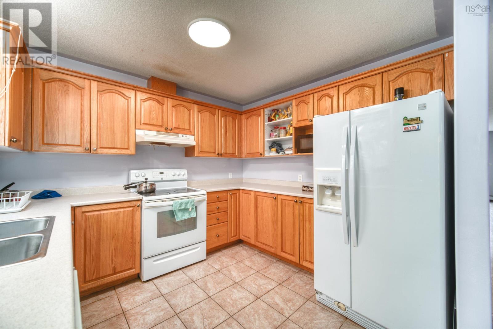 Property at 560 Parkland Drive image 5