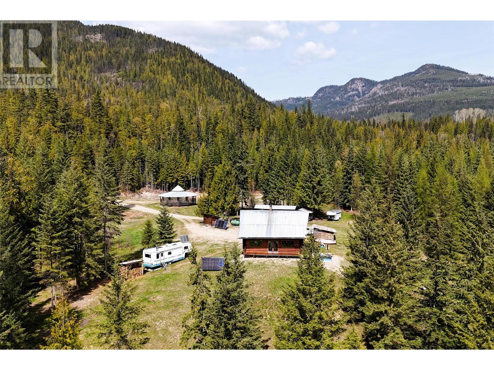 1425 Bobbie Burns Road, Lumby, British Columbia