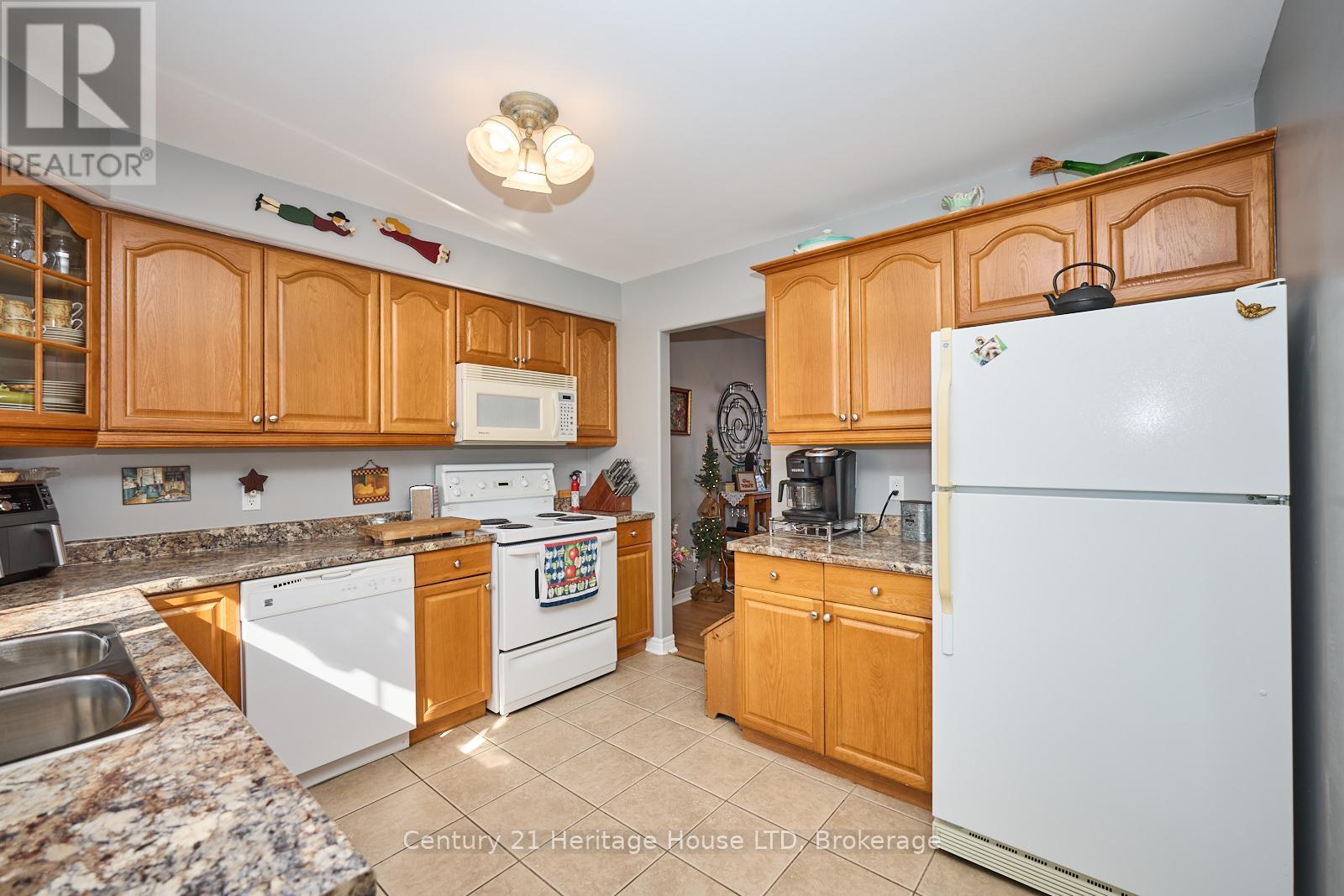 837 Concession Road, Fort Erie (Lakeshore), Ontario  L2A 6E9 - Photo 11 - X12016378